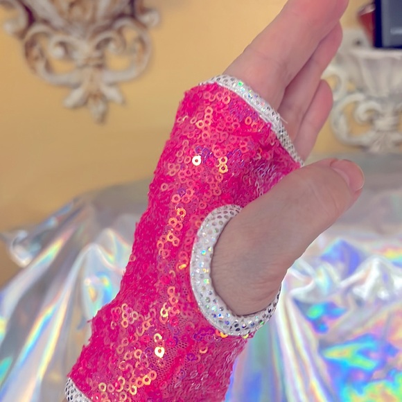 Hot Pink Fingerless sequined Gloves - Picture 2 of 5